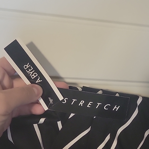 Sweetheart neckline strapless dress-NWT! - Picture 4 of 7